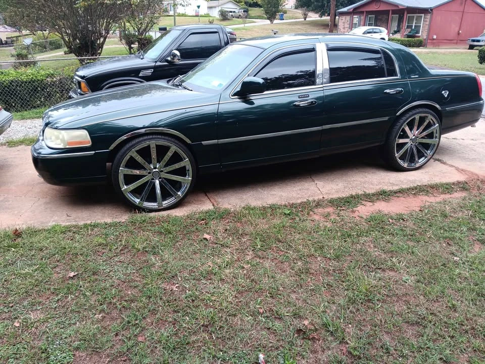 2003 Lincoln Continental - Image 2 of 5