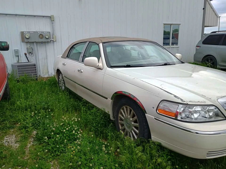 2003 Lincoln Continental - Image 4 of 14
