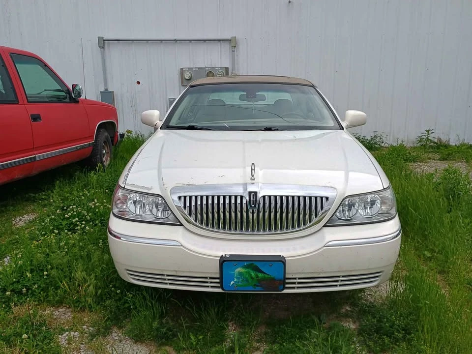 2003 Lincoln Continental - Image 3 of 14