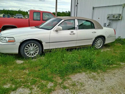 2003 Lincoln Town Car Signature