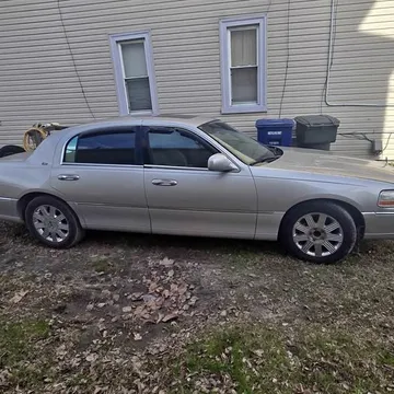 2003 Lincoln Continental Signature Sedan 4D