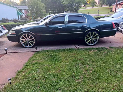 2003 Lincoln Continental Signature Sedan 4D