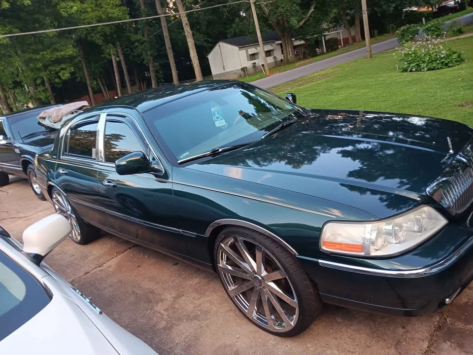 2003 Lincoln Continental - Image 2 of 5