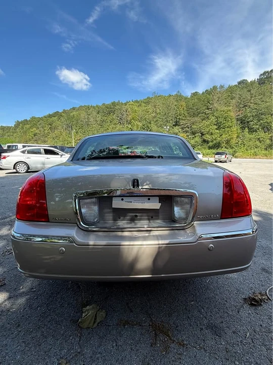 2003 Lincoln Continental - Image 2 of 5