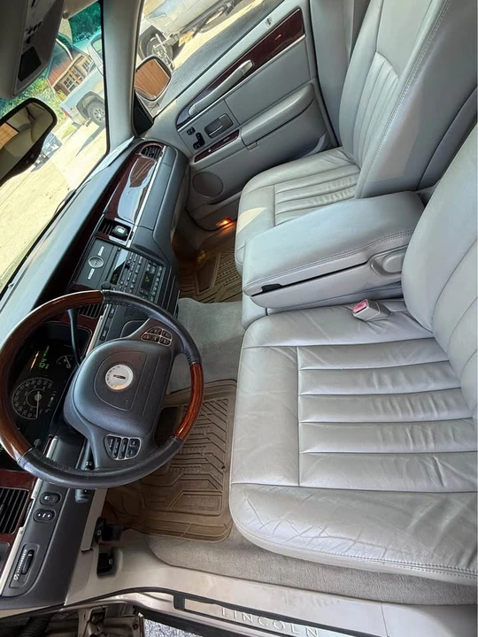 2003 Lincoln Continental - Image 3 of 5