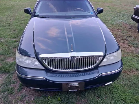 2003 Lincoln Continental Signature Sedan 4D