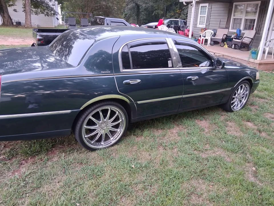 2003 Lincoln Continental - Image 2 of 7