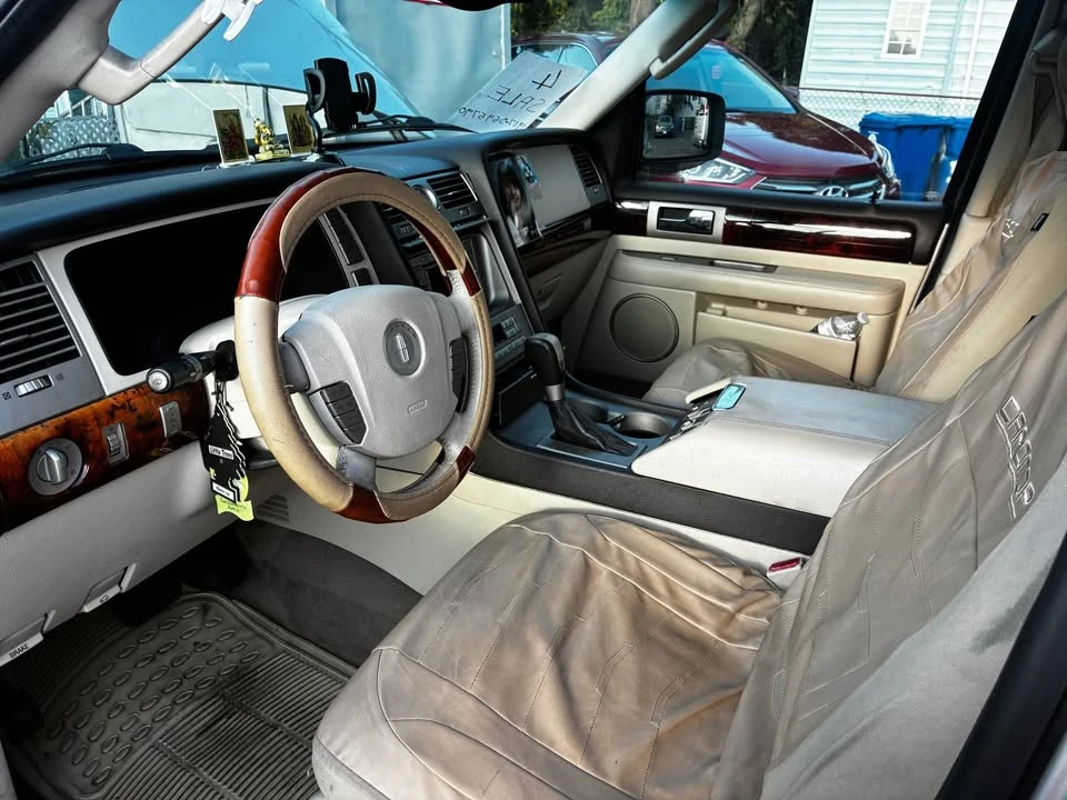 2003 Lincoln Navigator 2nd Gen - Image 2 of 7