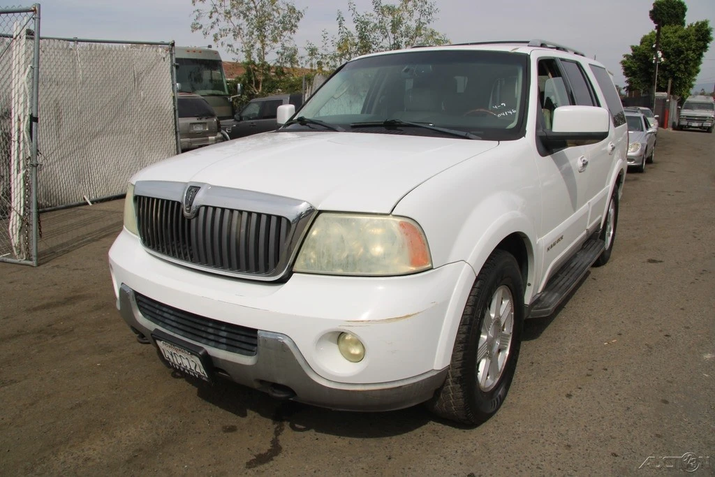 2003 Lincoln Navigator 2nd Gen - Image 2 of 21