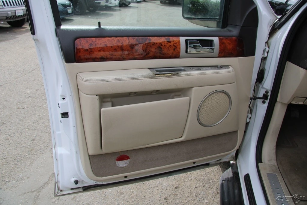 2003 Lincoln Navigator 2nd Gen - Image 13 of 21