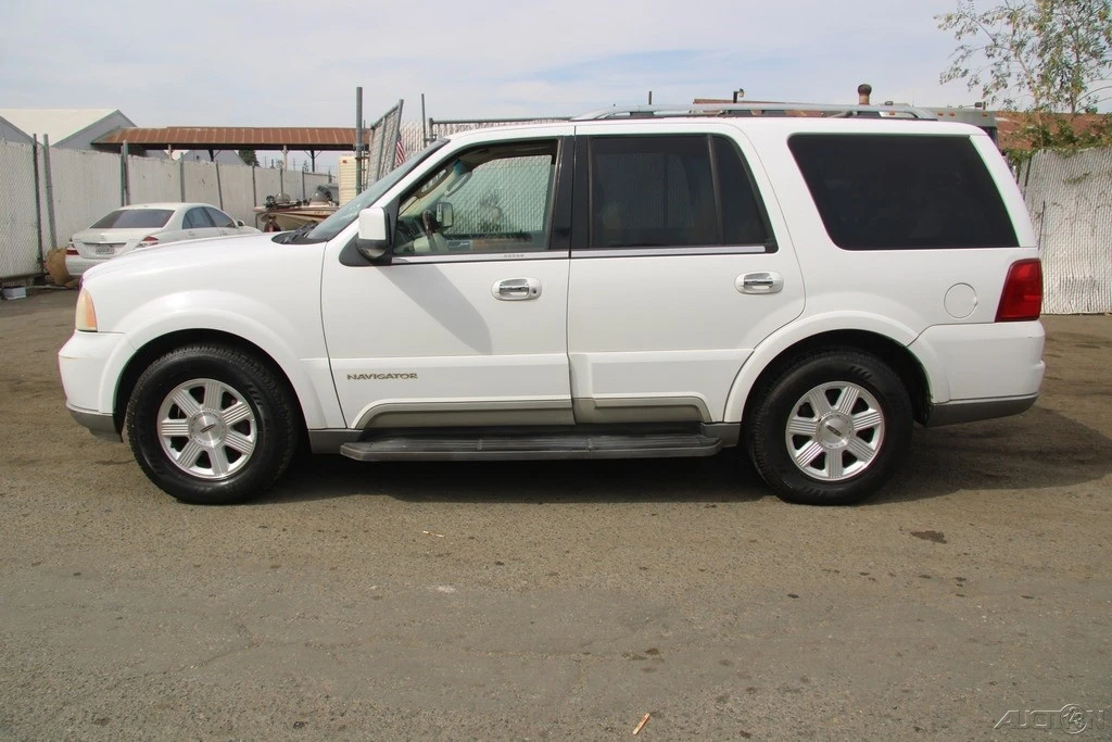 2003 Lincoln Navigator 2nd Gen - Image 3 of 21