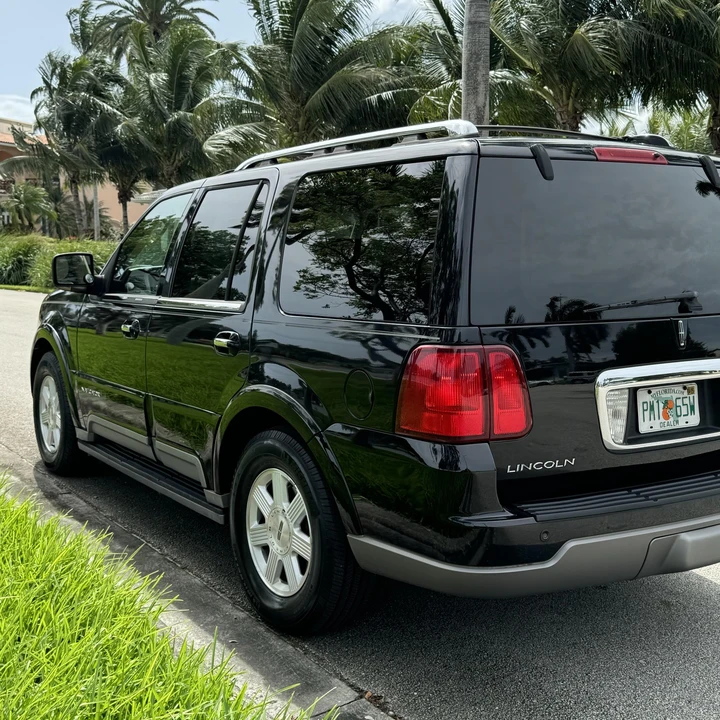 2003 Lincoln Navigator 2nd Gen - Image 9 of 12