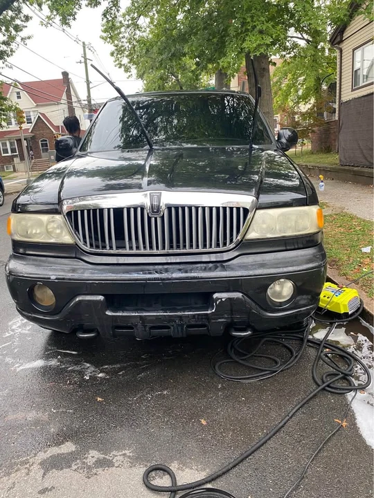 2003 Lincoln Navigator 2nd Gen - Image 2 of 7