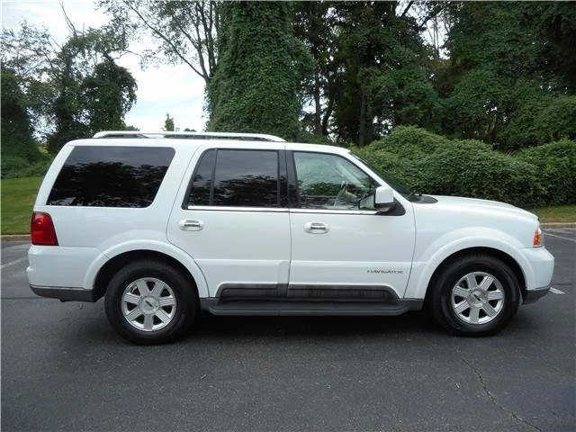 2003 Lincoln Navigator 2nd Gen - Image 2 of 12