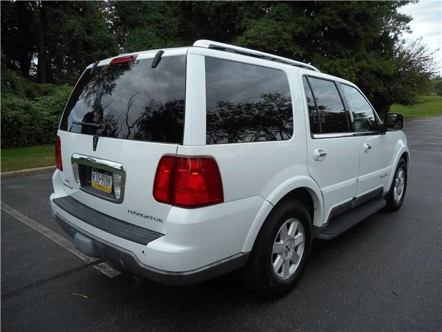 2003 Lincoln Navigator 2nd Gen - Image 3 of 12