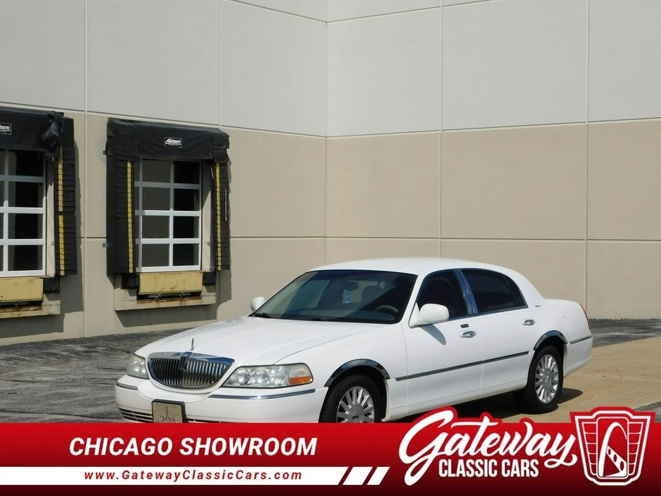 2003 Lincoln Town Car - Image 3 of 12
