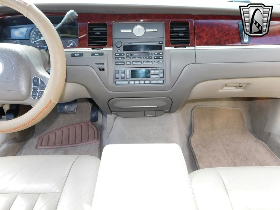 2003 Lincoln Town Car - Image 20 of 21