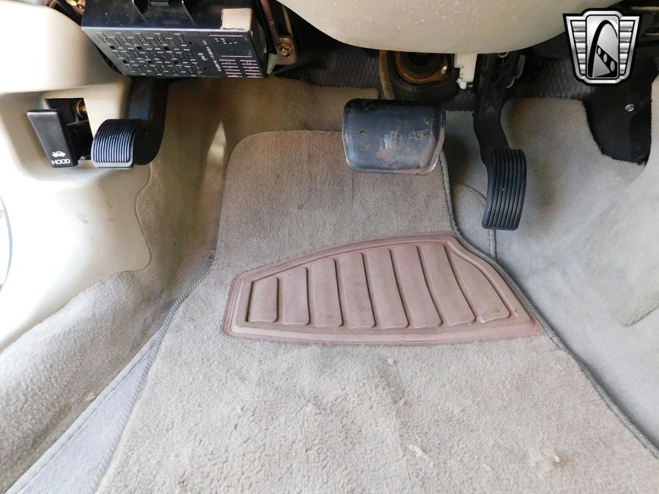 2003 Lincoln Town Car - Image 16 of 21