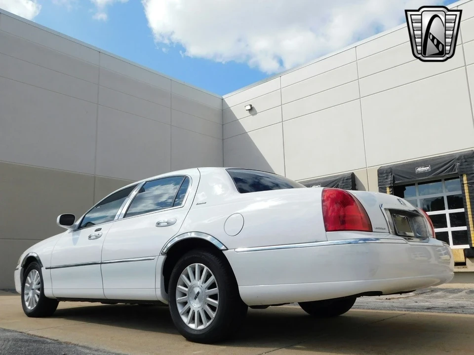 2003 Lincoln Town Car - Image 12 of 12