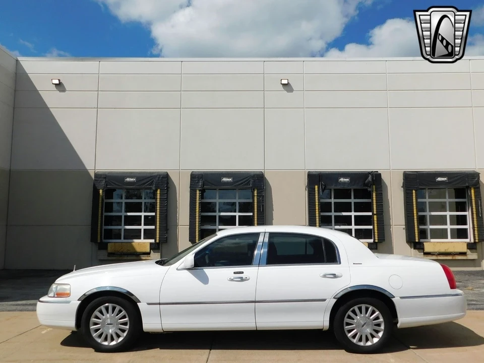 2003 Lincoln Town Car - Image 7 of 12