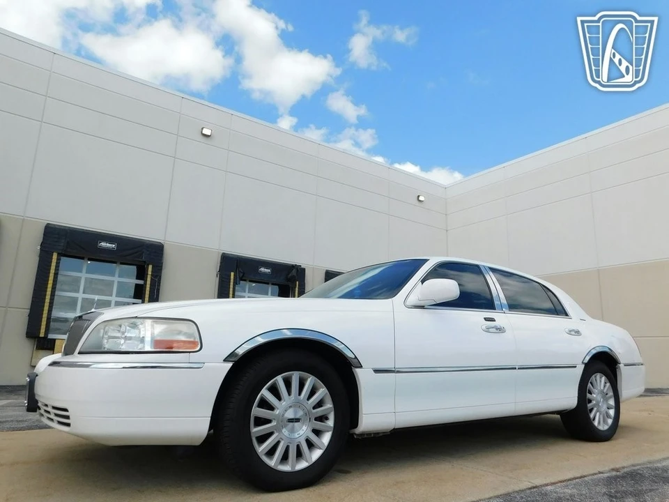 2003 Lincoln Town Car - Image 20 of 21
