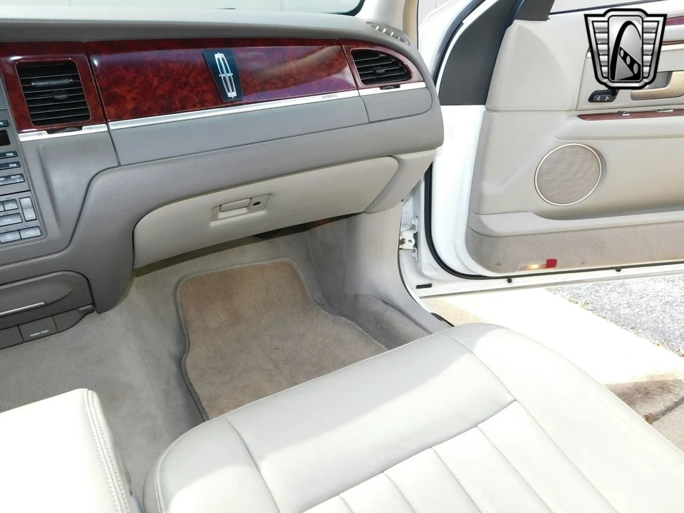 2003 Lincoln Town Car - Image 21 of 21