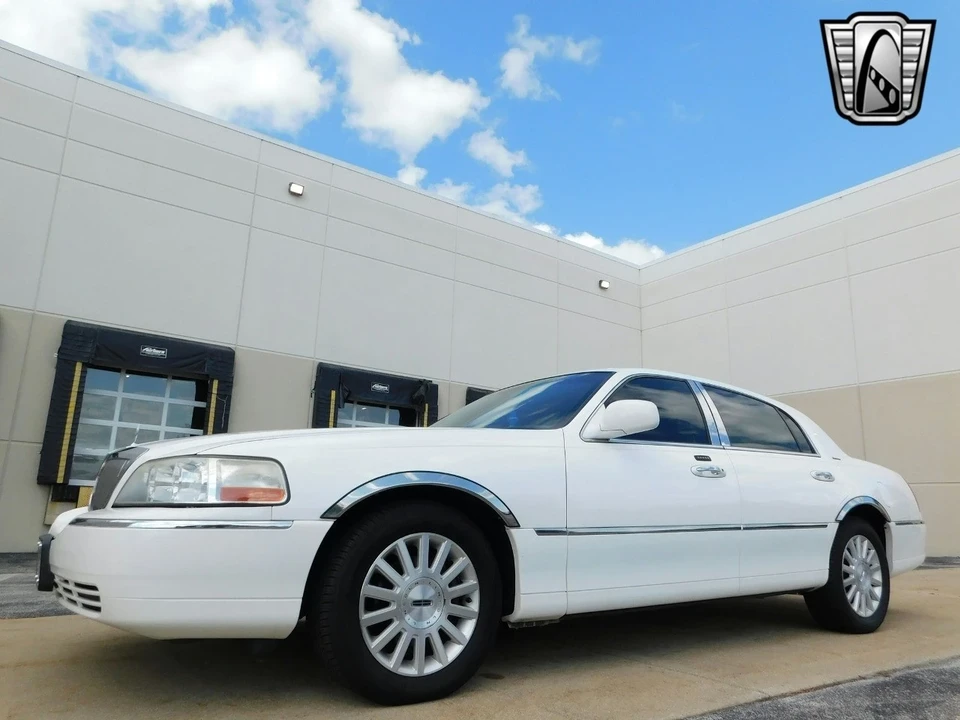 2003 Lincoln Town Car - Image 11 of 12