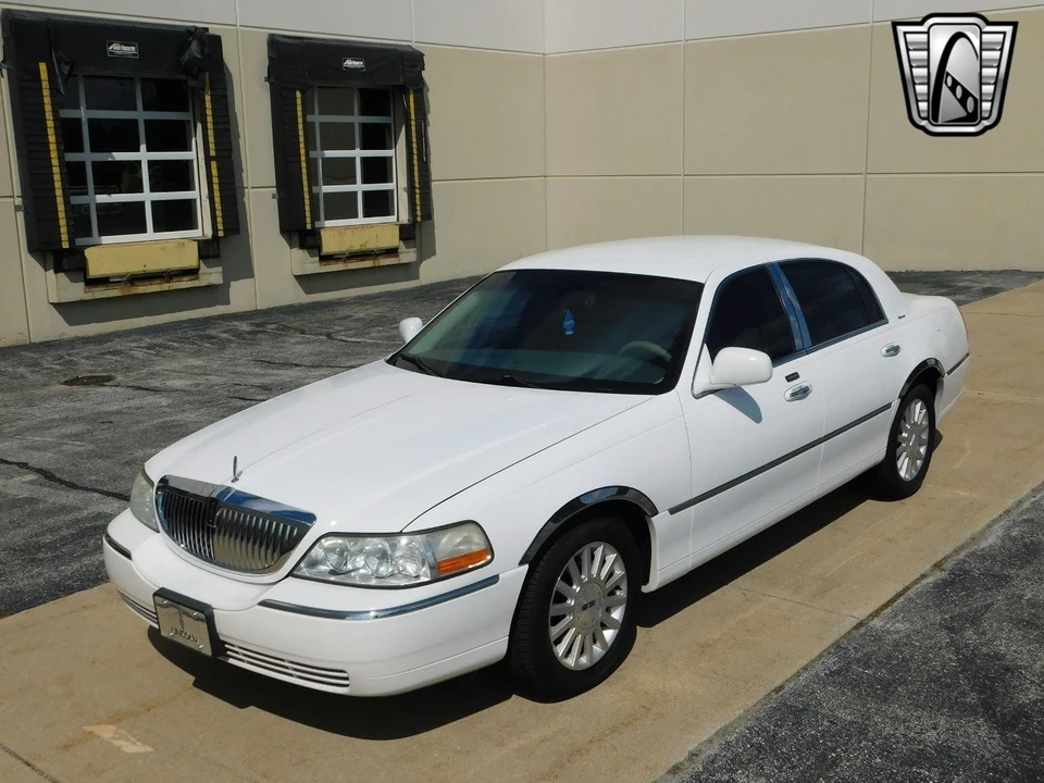 2003 Lincoln Town Car - Image 4 of 12