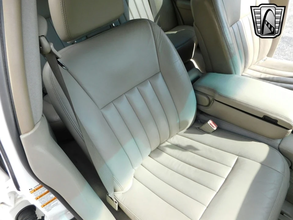 2003 Lincoln Town Car - Image 17 of 21