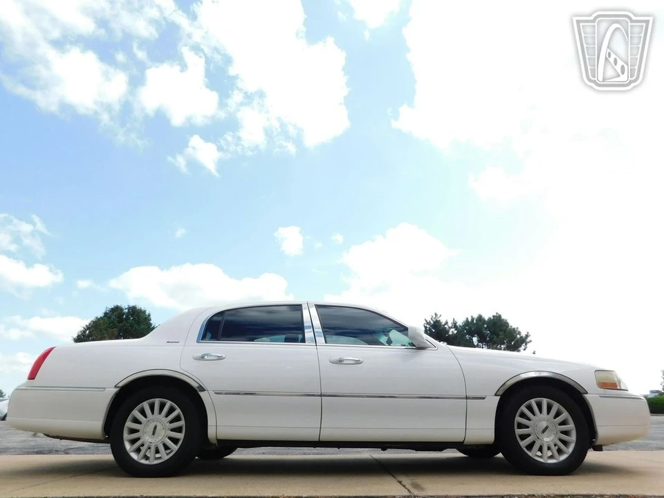 2003 Lincoln Town Car - Image 11 of 11