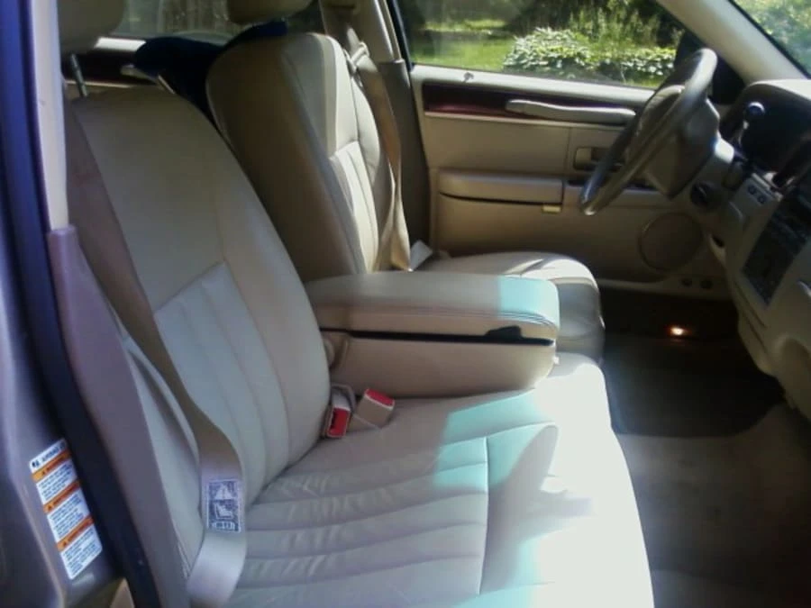 2003 Lincoln Town Car - Image 3 of 8