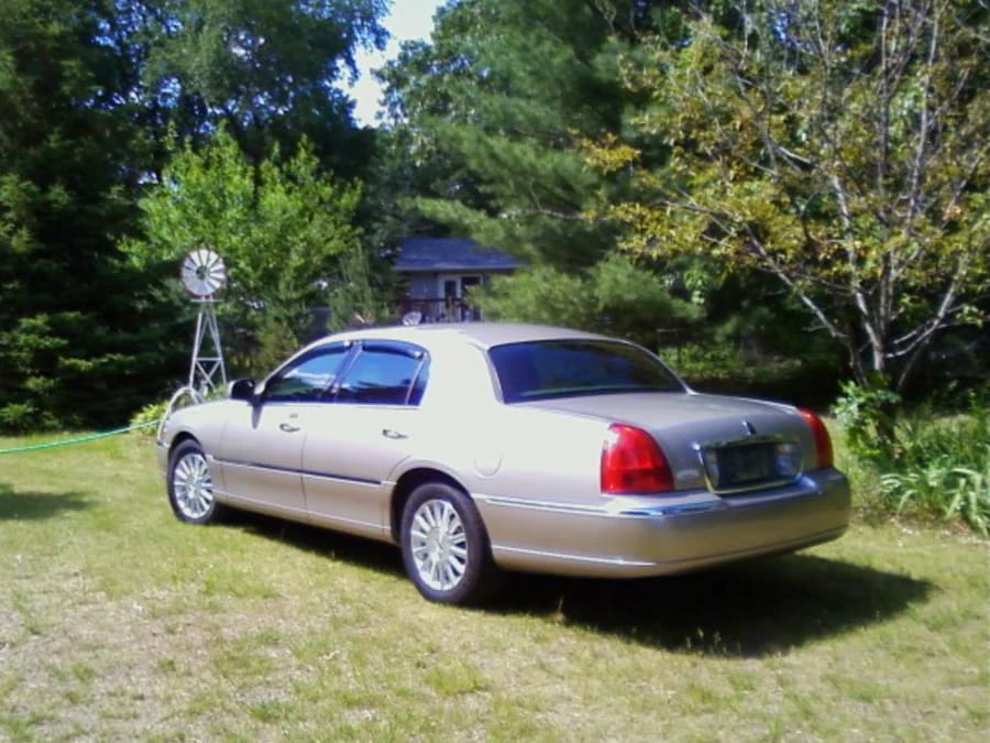 2003 Lincoln Town Car - Image 8 of 8