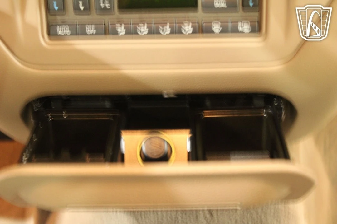 2003 Lincoln Town Car - Image 20 of 21