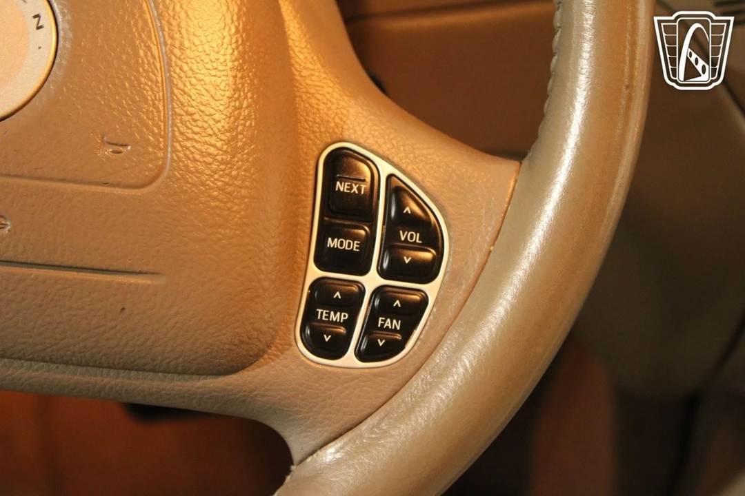 2003 Lincoln Town Car - Image 17 of 21