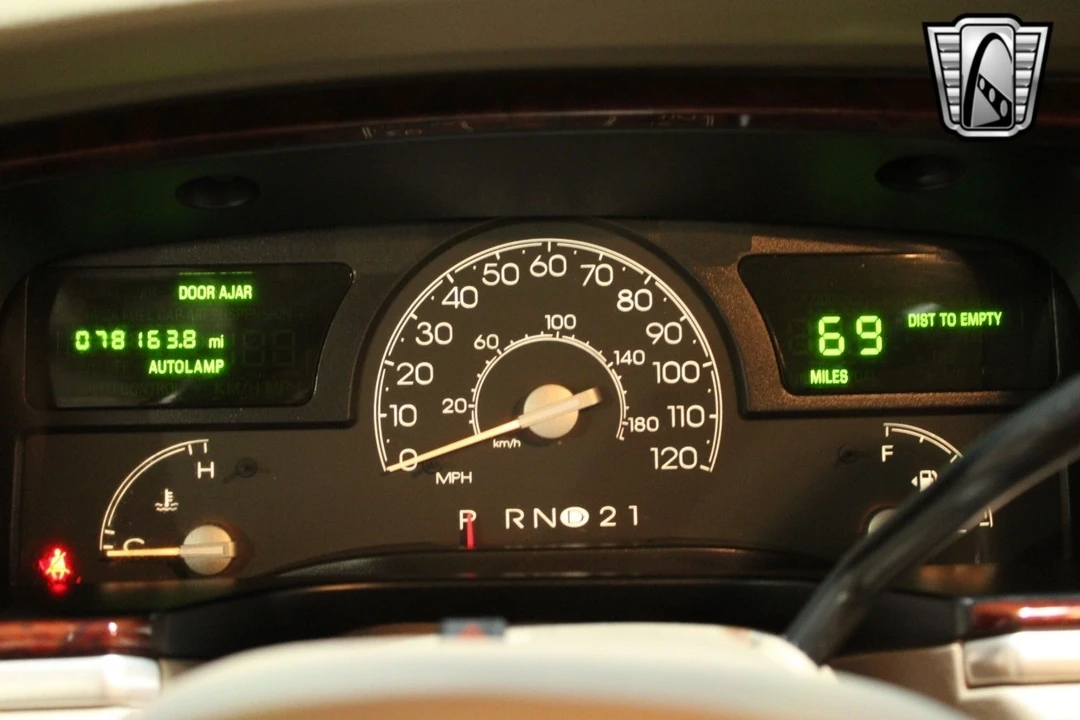 2003 Lincoln Town Car - Image 7 of 12