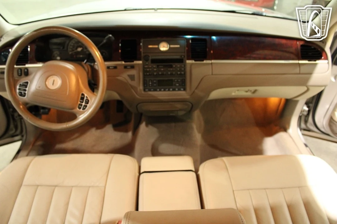 2003 Lincoln Town Car - Image 19 of 21
