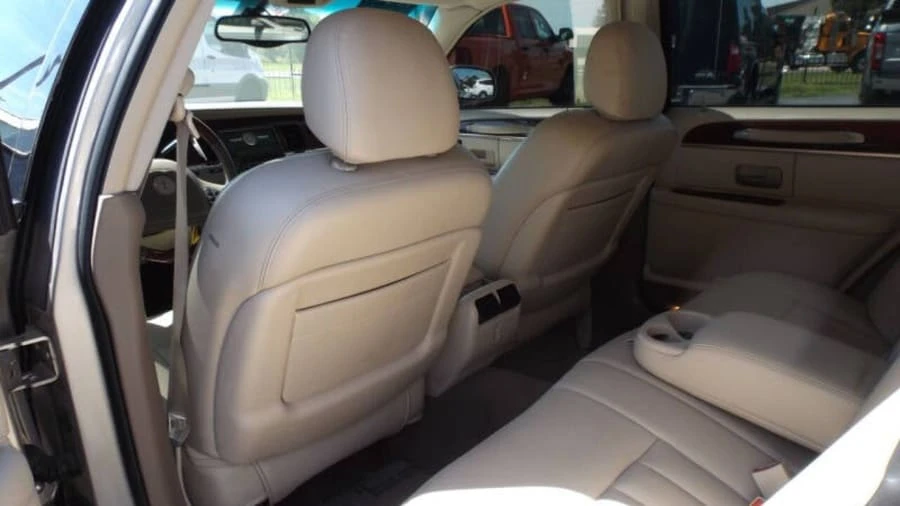 2003 Lincoln Town Car - Image 14 of 19