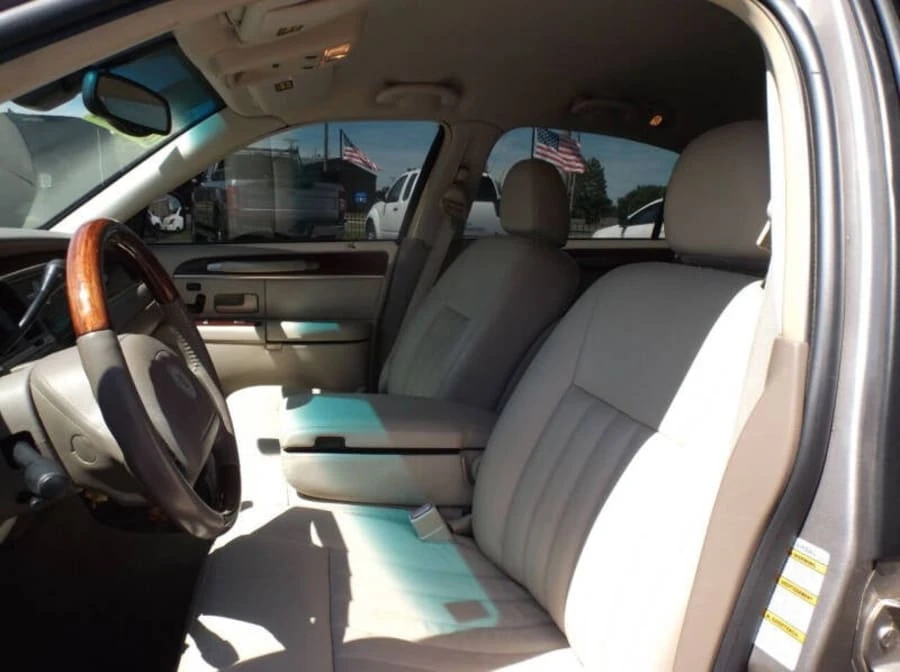 2003 Lincoln Town Car - Image 11 of 19