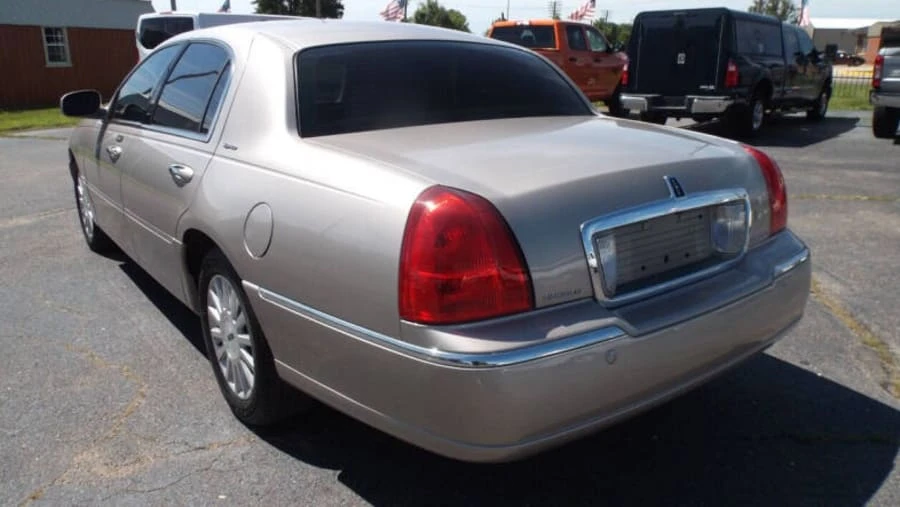 2003 Lincoln Town Car - Image 8 of 19