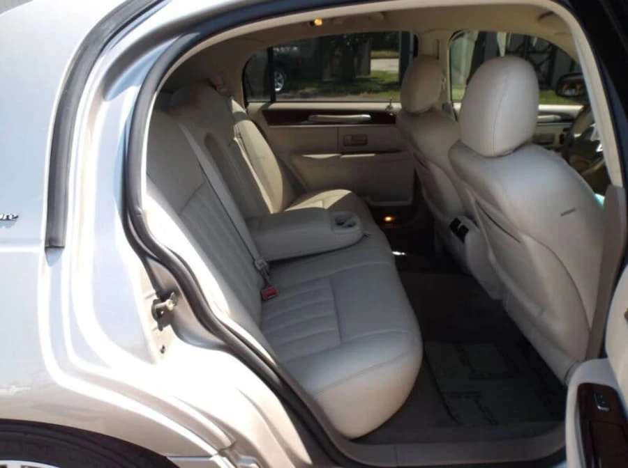 2003 Lincoln Town Car - Image 16 of 19