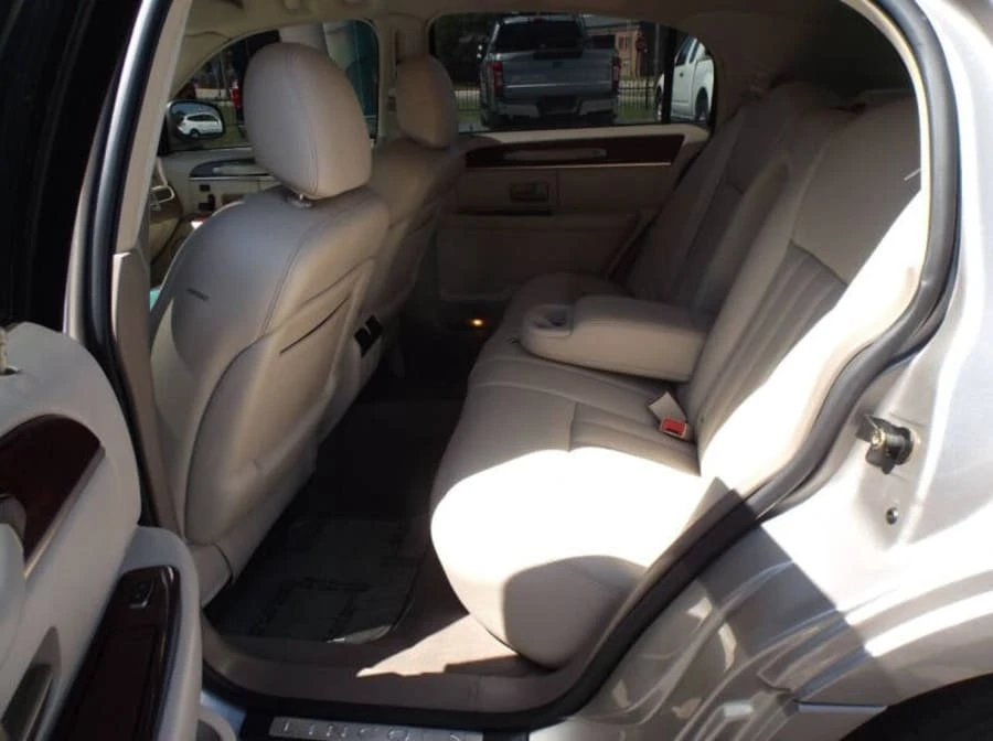 2003 Lincoln Town Car - Image 15 of 19