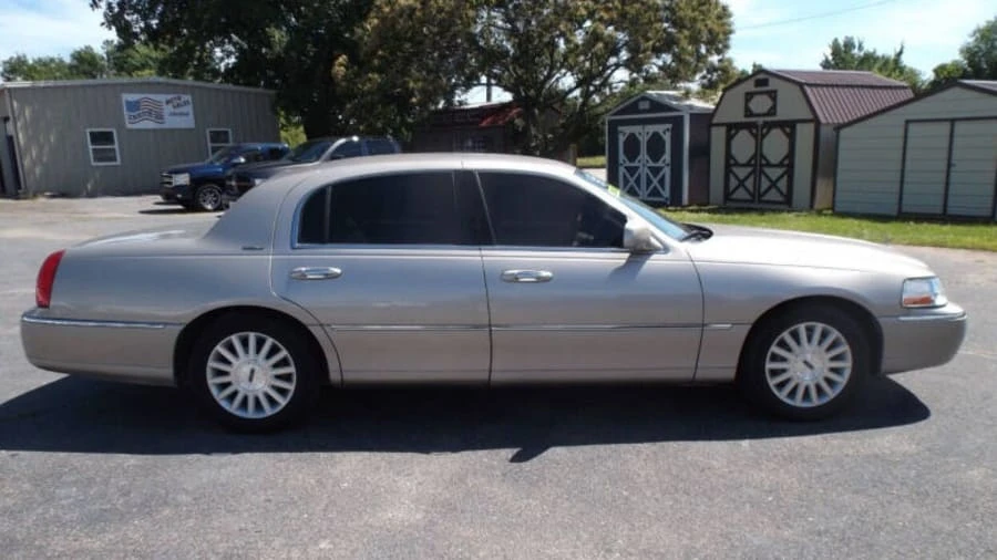 2003 Lincoln Town Car - Image 6 of 19