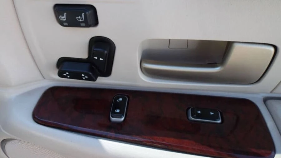 2003 Lincoln Town Car - Image 18 of 19