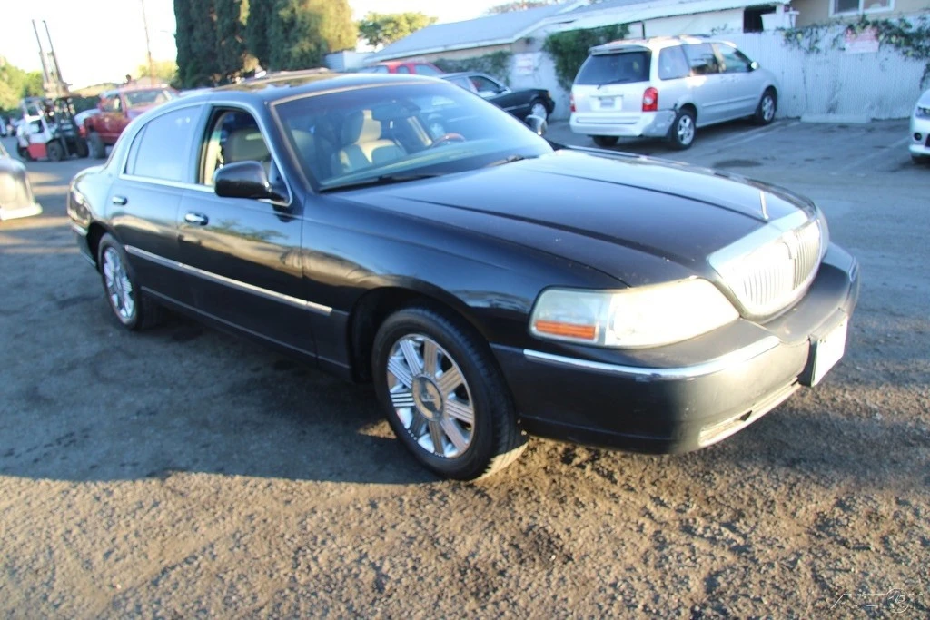 2003 Lincoln Town Car - Image 8 of 21