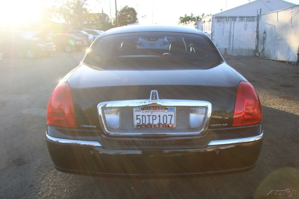 2003 Lincoln Town Car - Image 5 of 21