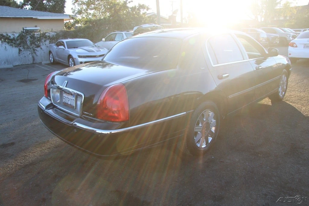 2003 Lincoln Town Car - Image 6 of 21