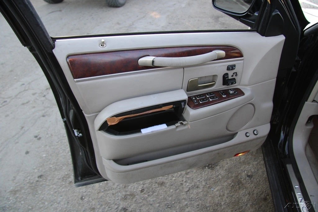 2003 Lincoln Town Car - Image 12 of 21
