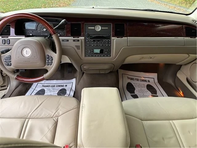 2003 Lincoln Town Car - Image 12 of 21