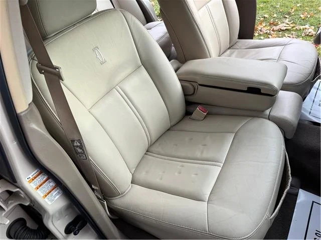2003 Lincoln Town Car - Image 14 of 21