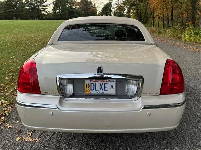 2003 Lincoln Town Car - Image 7 of 21